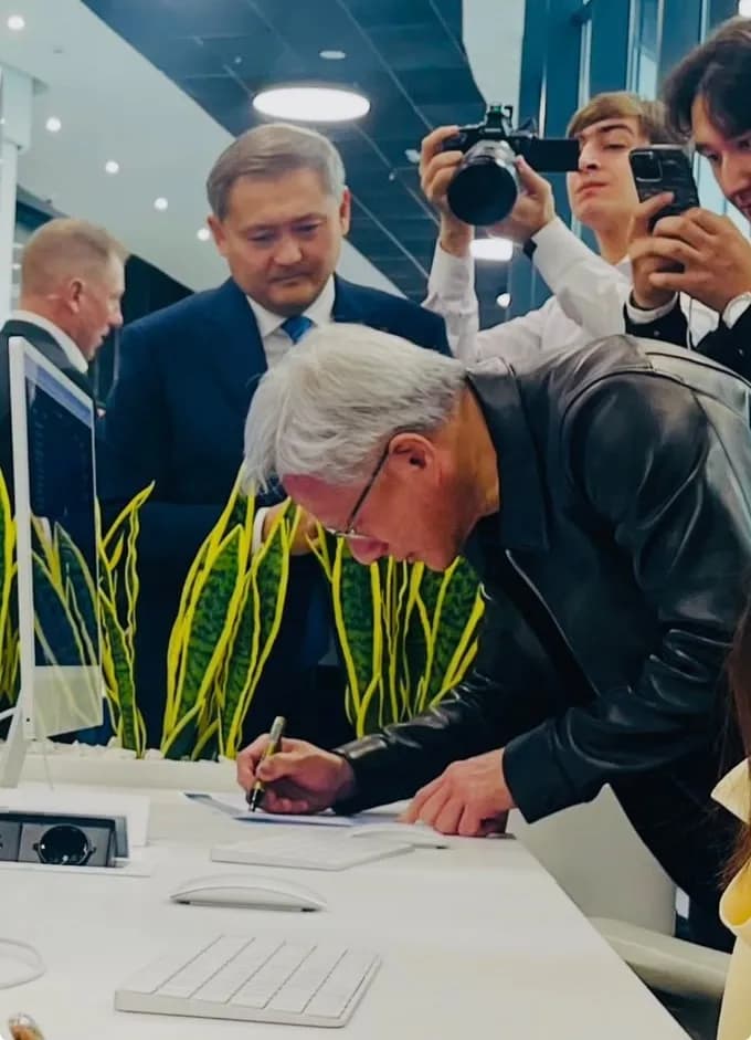 Sayasat Nurbek introduces QAIRU to NVIDIA’s Jensen Huang in Astana